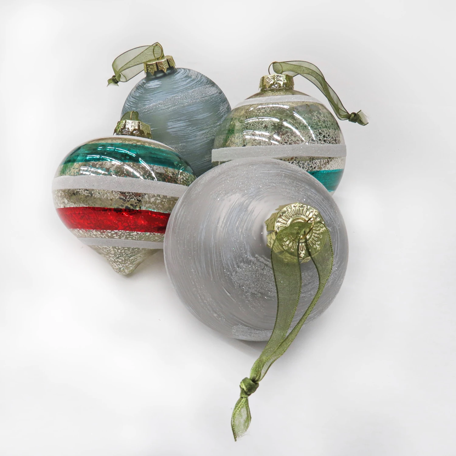 24-Piece HGTV Home Collection Nostalgic Traditions Ornaments 4 24-Piece HGTV Home Collection Nostalgic Traditions Ornaments - Image 4