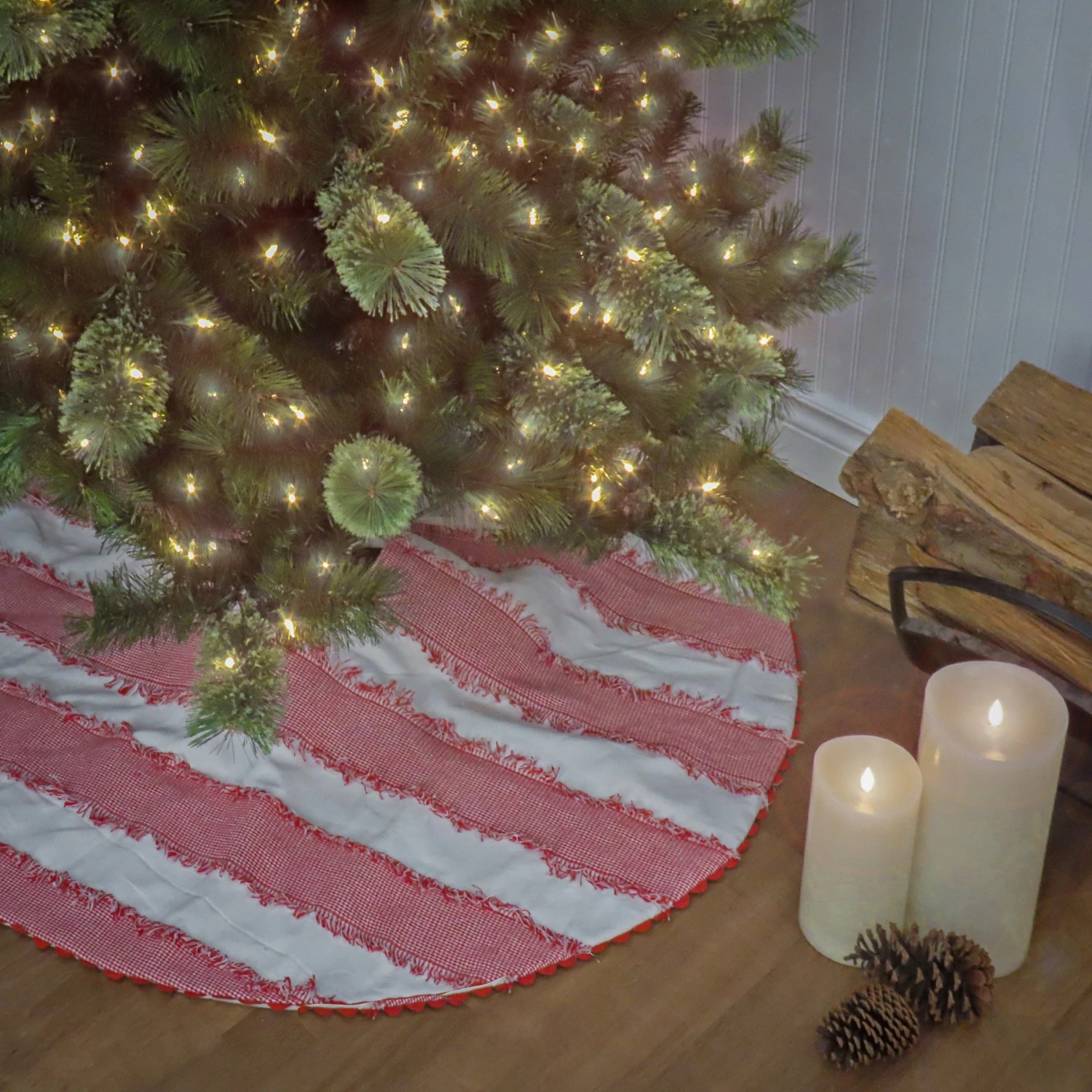 48 In. HGTV Home Collection Red White Ric Rac Border Tree Skirt 2 48 In. HGTV Home Collection Red White Ric Rac Border Tree Skirt - Image 2